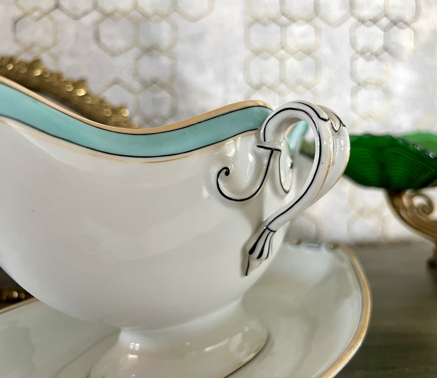 Antik Porzellan Sauciere Soßenschüssel weiß türkis goldbeige Porcelaine Paris?