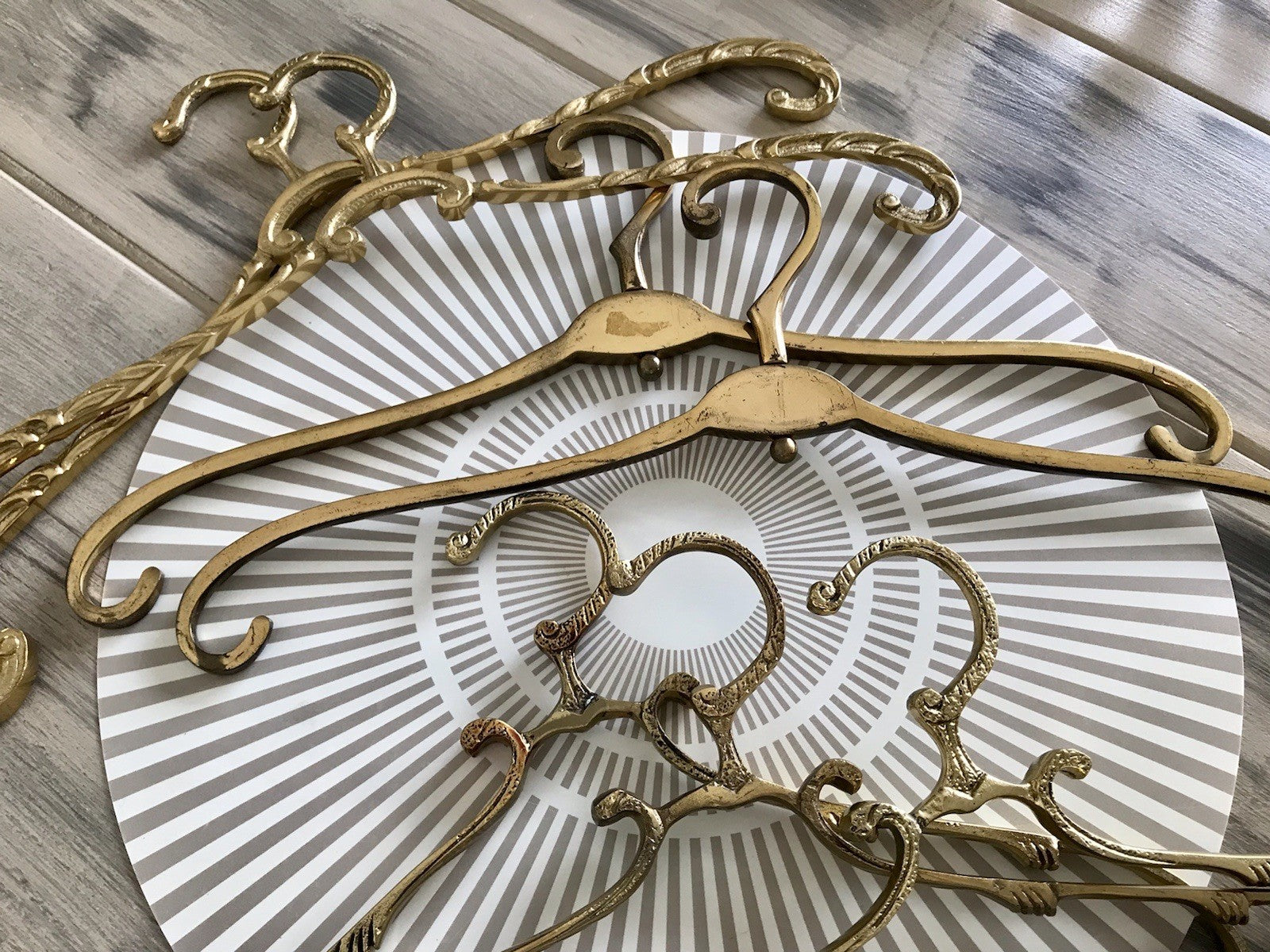 Antik? Alt Vintage 7 x  Kleiderbügel Messing massiv 3 Designs