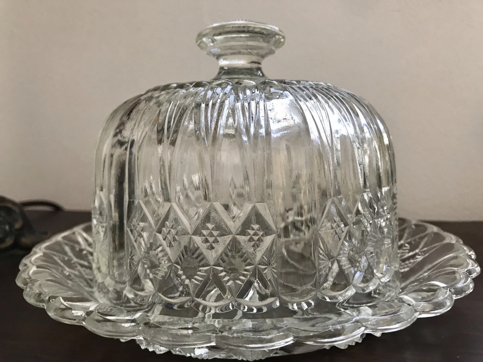 Antik Art Déco Glas Pressglas Käseglocke Butterglocke Glas