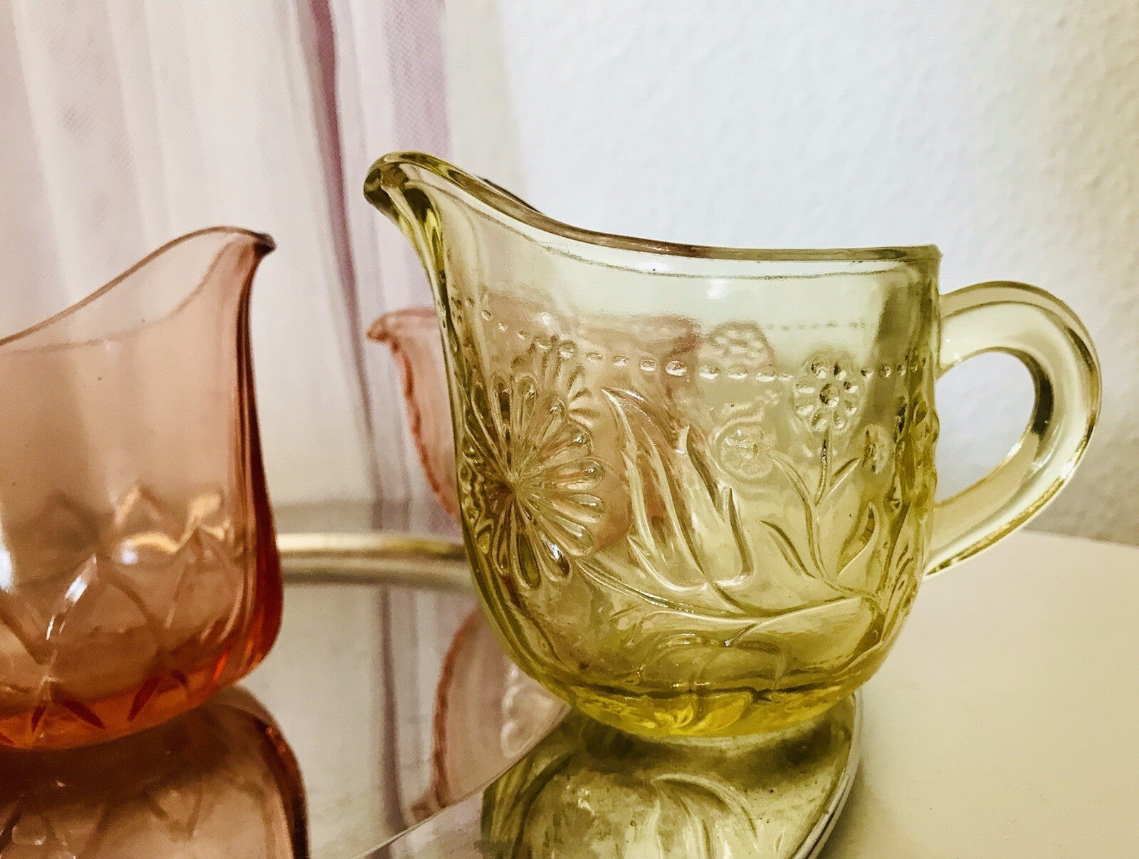 Antik 5 Art Déco Pressglas Sahnegießer Milchkännchen Kännchen Glas gelb rosa
