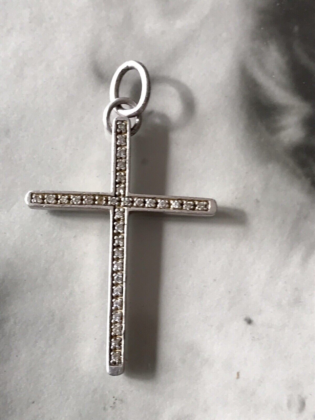 schöne Form 925 Silber Kreuz Anhänger Kettenanhänger mit farblosen Steinen