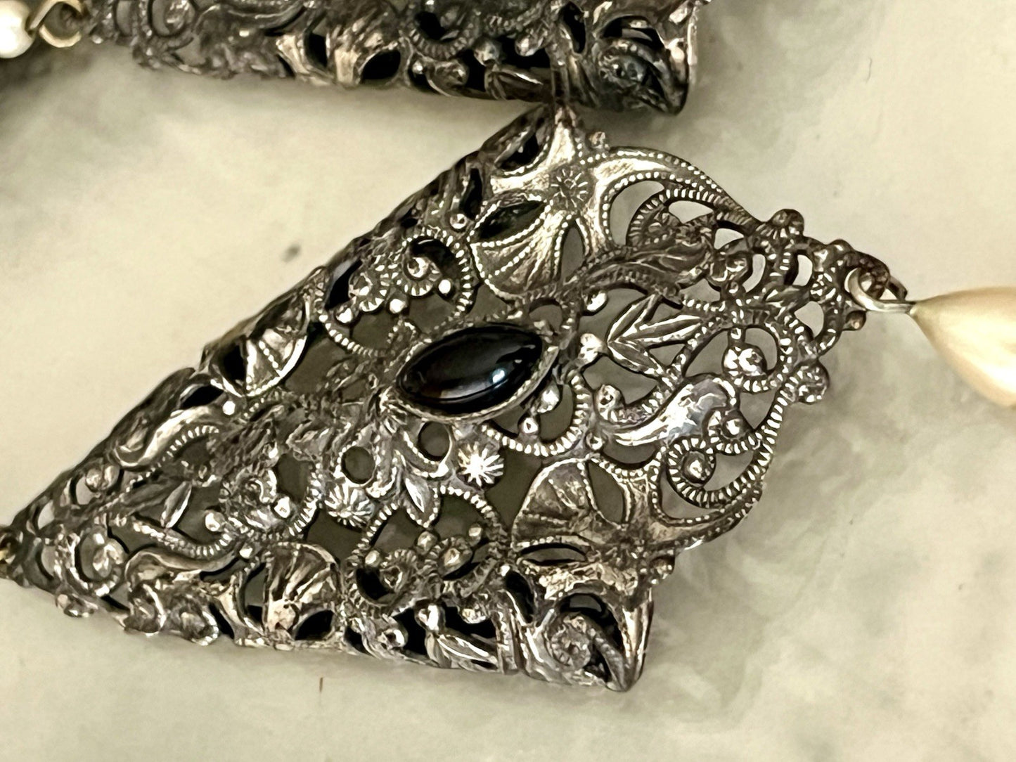 Antik? Vintage Ohrhänger Ohrringe DAMEN versilbert Viktorianisch Onyx Glas?