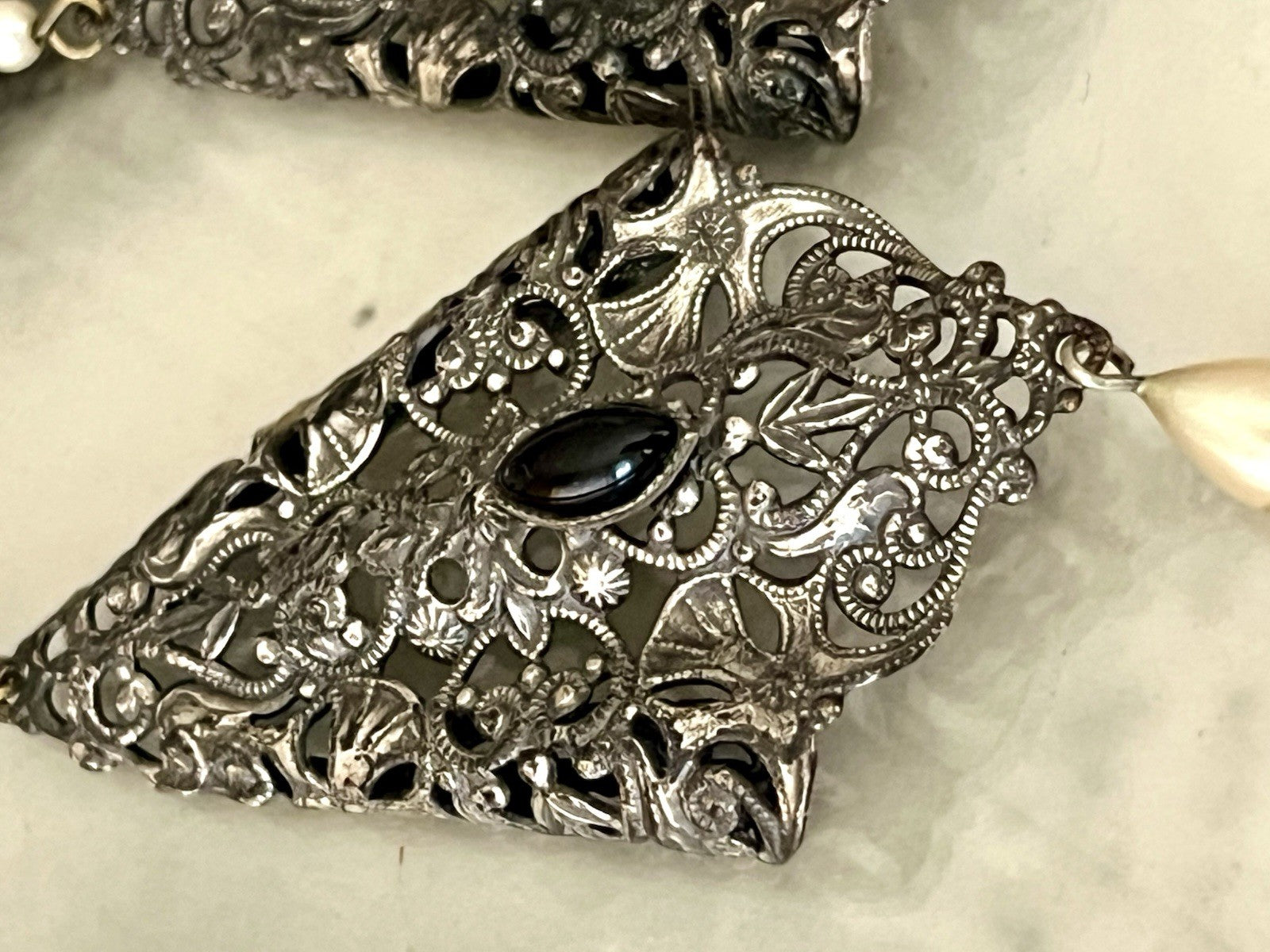 Antik? Vintage Ohrhänger Ohrringe DAMEN versilbert Viktorianisch Onyx Glas?