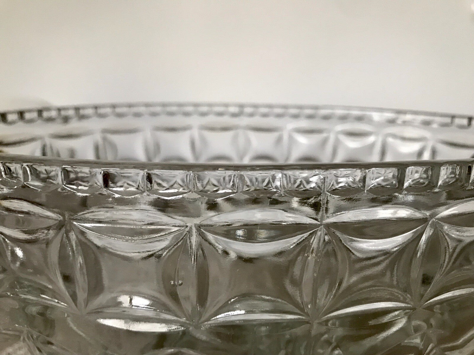 Antik Art Déco Pressglas Glas Schale Fußschale Tafelaufsatz England Jardiniere