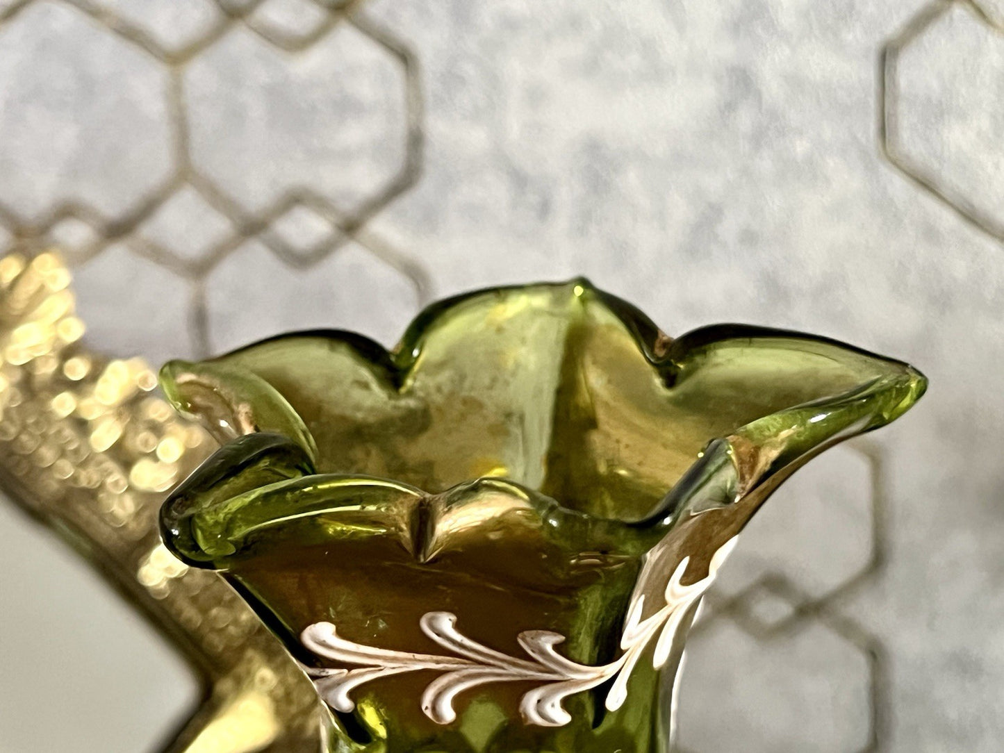Antik Jugendstil grün kleine Vase Glasvase Gold-Staffage Emaille Abriss