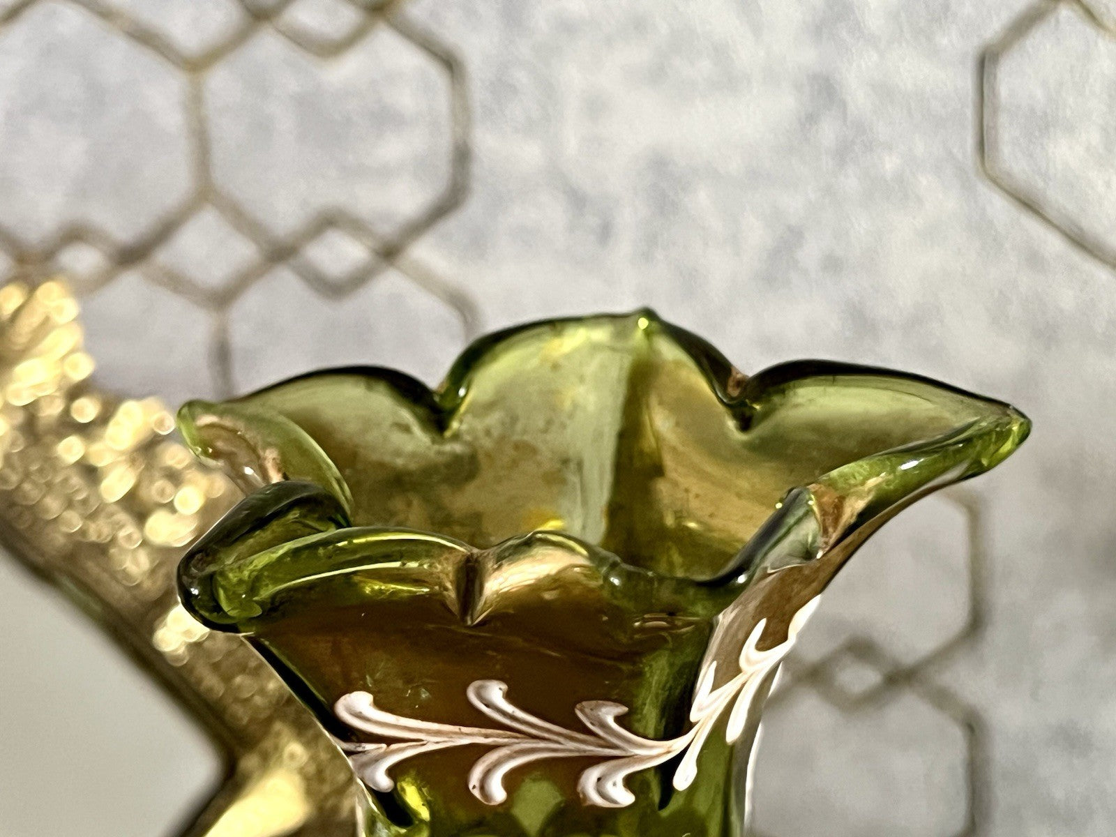 Antik Jugendstil grün kleine Vase Glasvase Gold-Staffage Emaille Abriss