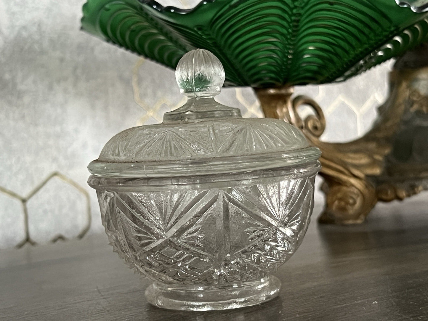 Antik Art Déco kleine Dose Deckeldose Zierdose Pressglas Glas