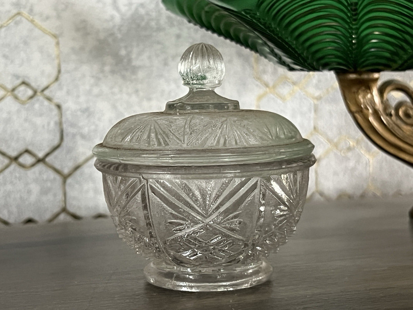 Antik Art Déco kleine Dose Deckeldose Zierdose Pressglas Glas