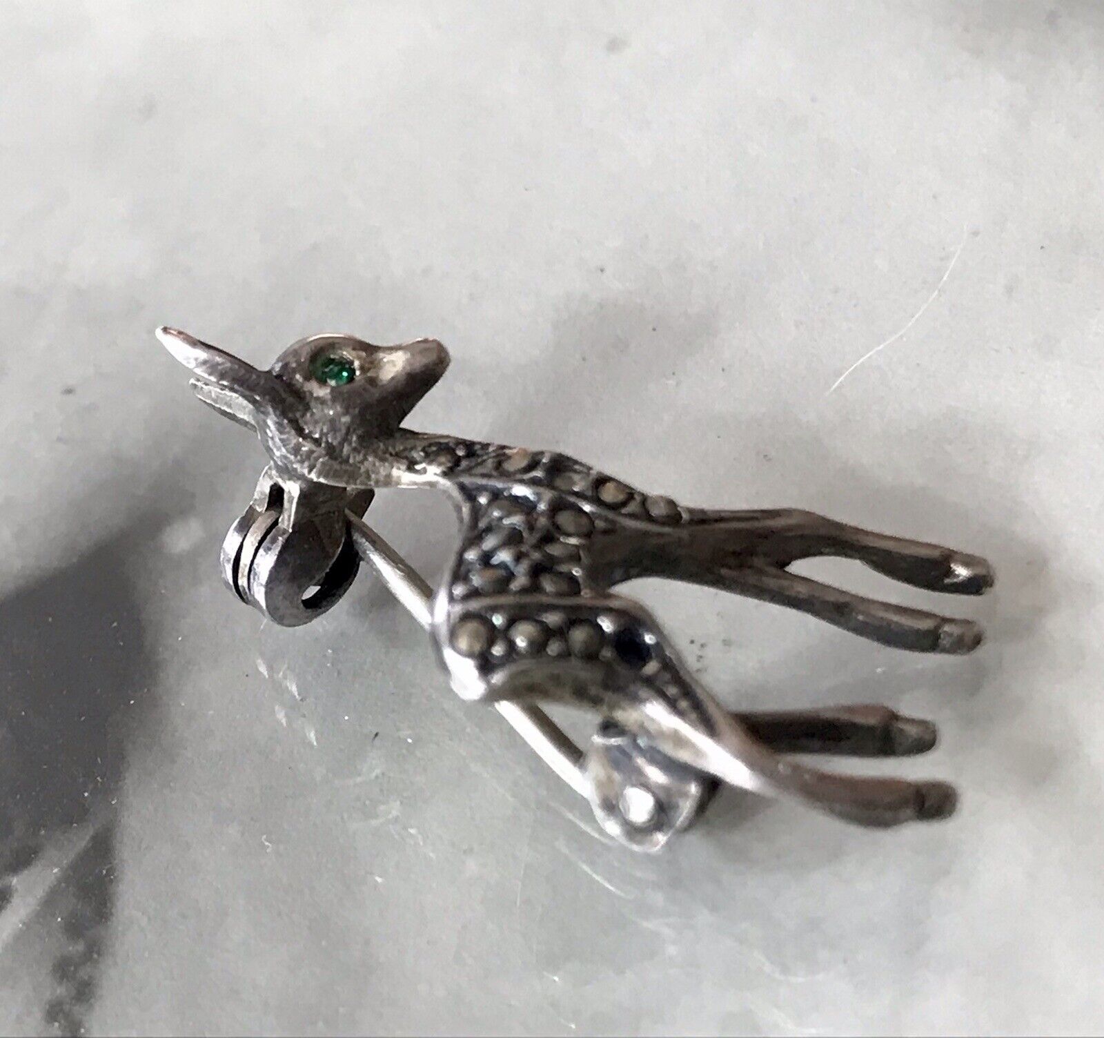 Antik Art Déco Edel Brosche Silber 835 Markasite Rehkitz Grüne Augen