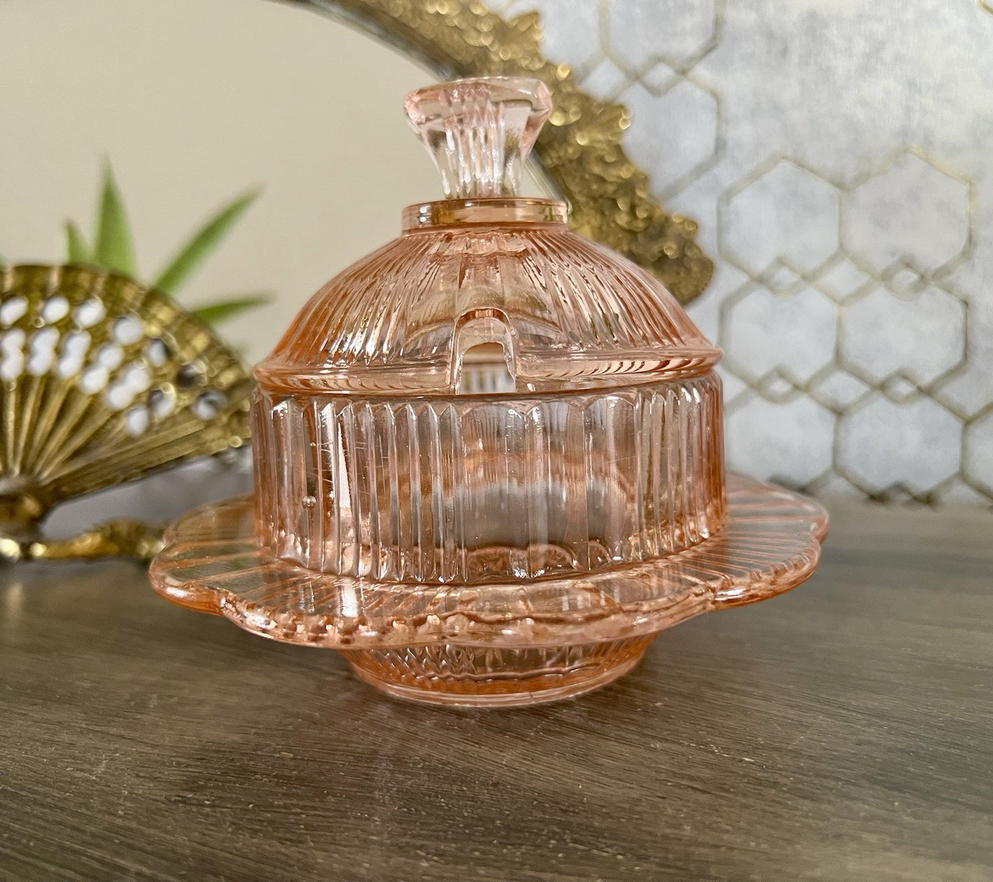 Antik Art Déco Glas Dose Honigdose Zuckerdose? Zierdose Pressglas Rosalin rosa