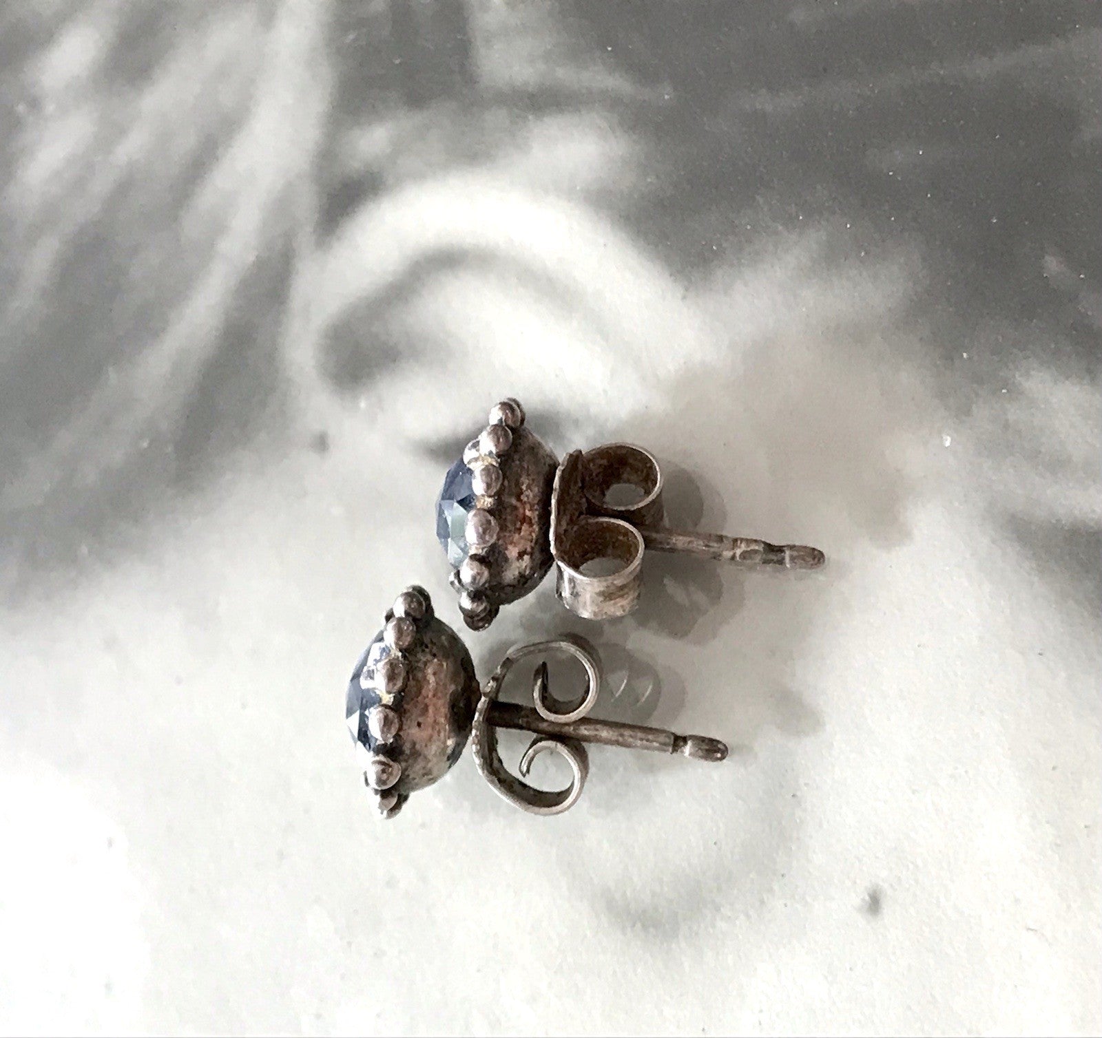 Vintage Ohrringe Ohrstecker DAMEN Silber blaue Steine Saphire? 925 Ohrstecker