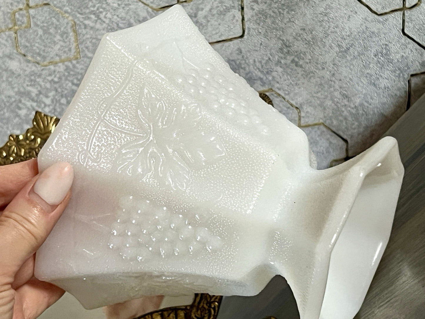 Antik Art Déco 1 Schale Glasvase Vase Pressglas Opalin Weiß  Glas Weinranken