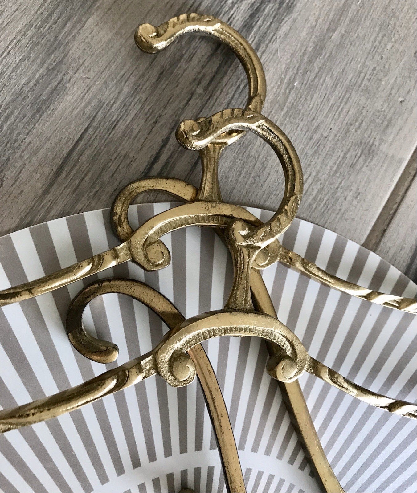 Antik? Alt Vintage 7 x  Kleiderbügel Messing massiv 3 Designs