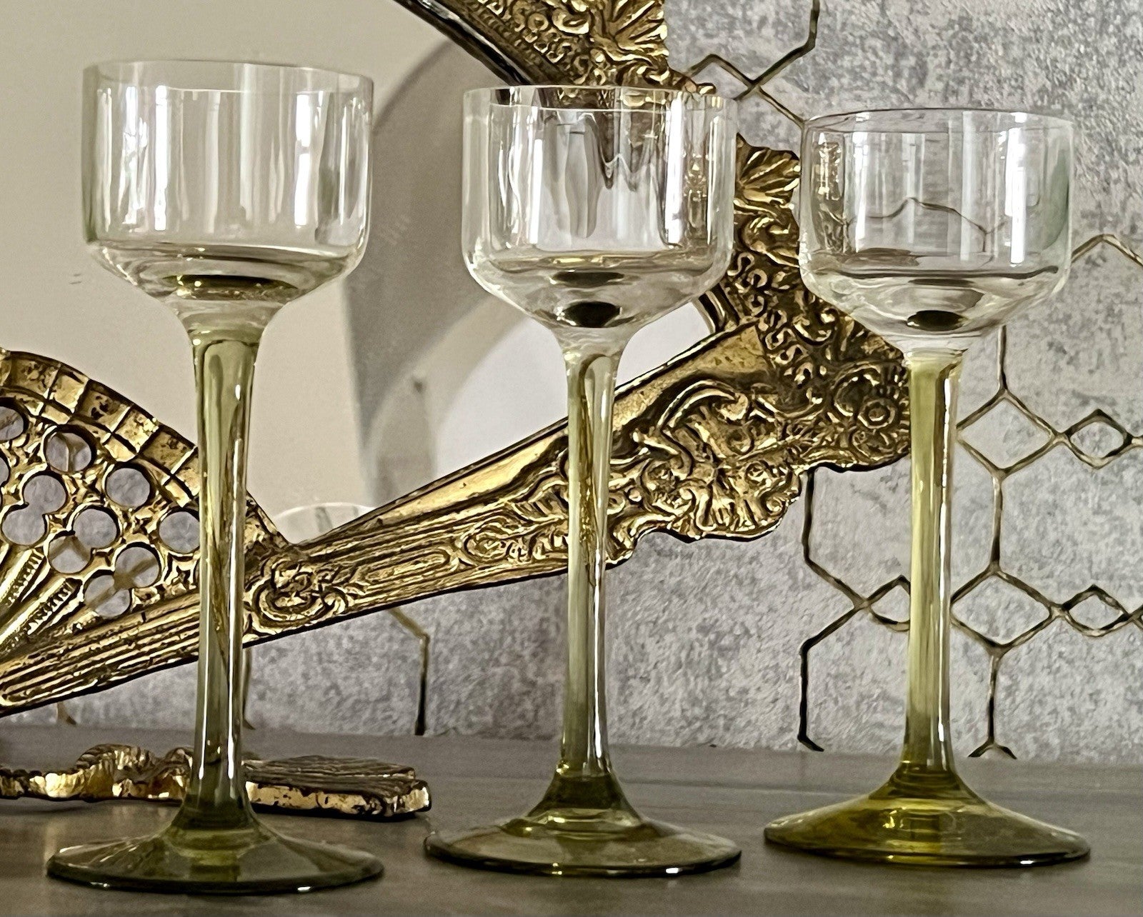 Antik 3x Jugendstil Art Déco Glas Likörgläser Stiel grüngelb optisch gerippt