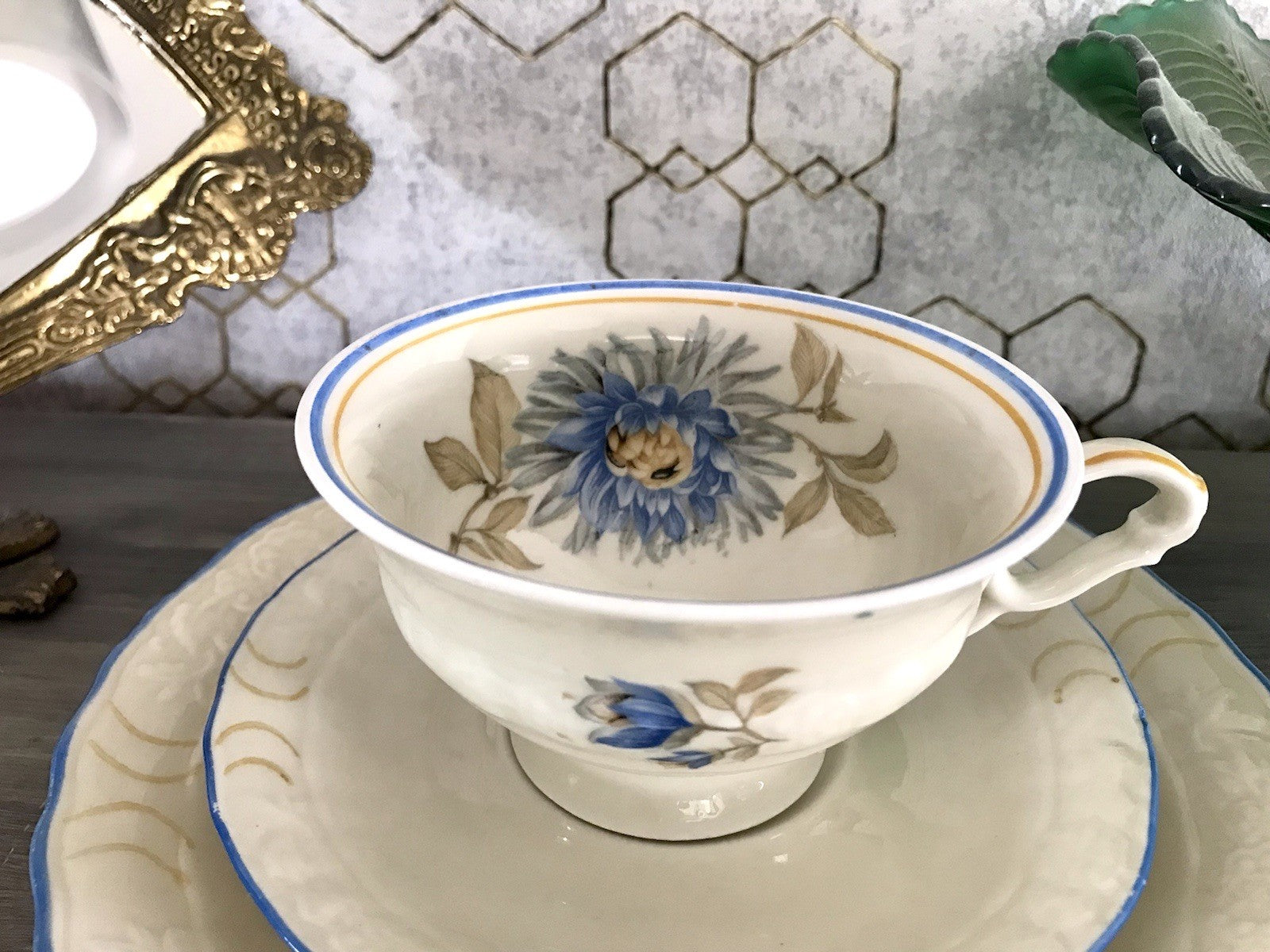 Antik Art Déco Porzellan 1 Kaffee-Gedeck Sammeltasse Distel? Motiv elfenbein