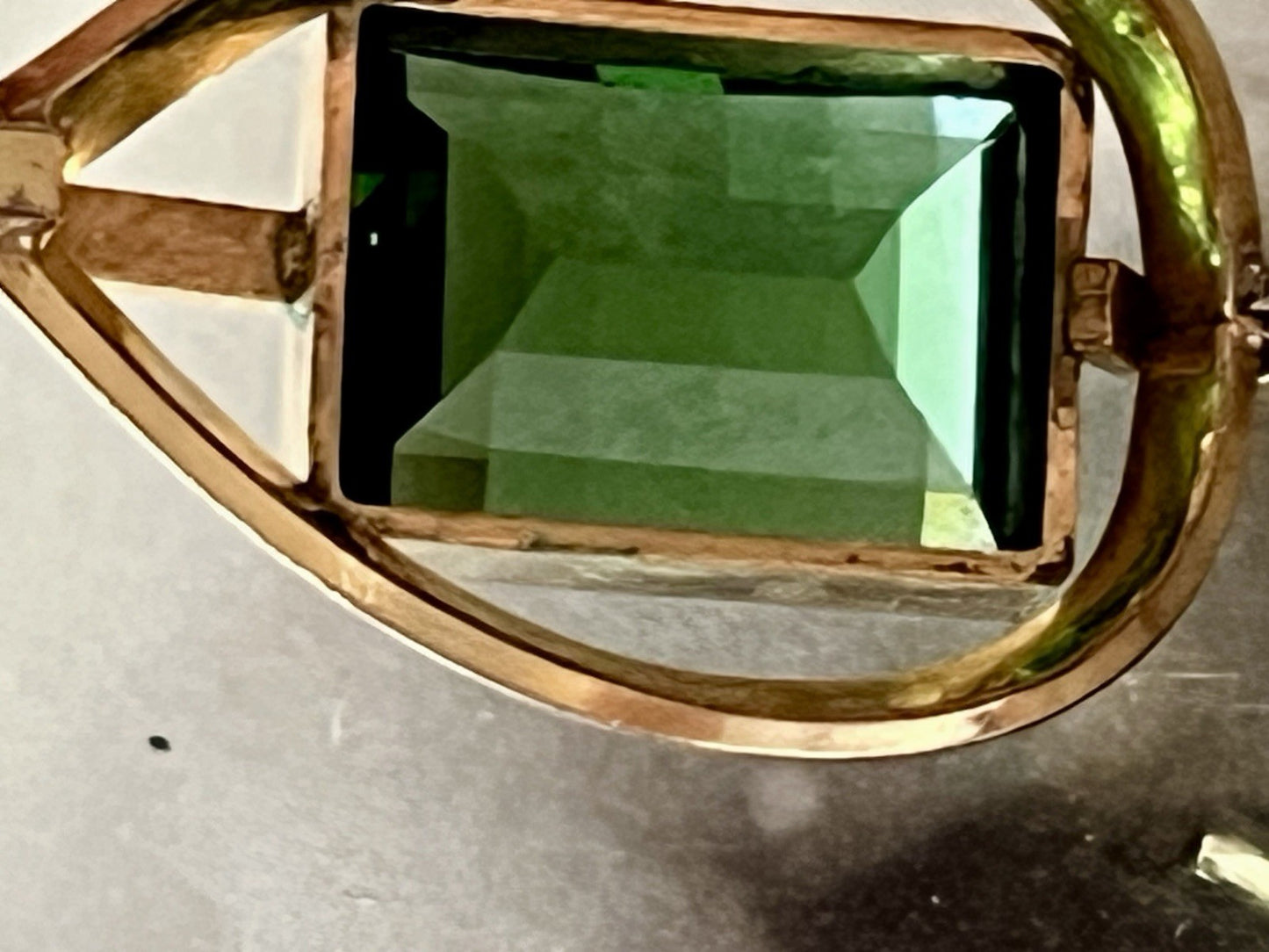 Vintage Designer Anhänger grüner Stein Amerik. Doublè vergoldet TeKa