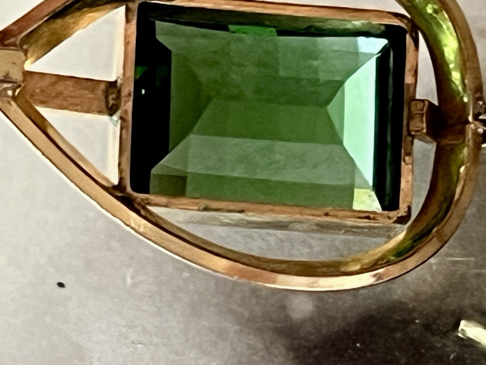 Vintage Designer Anhänger grüner Stein Amerik. Doublè vergoldet TeKa