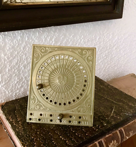 Vintage Messing ewiger Kalender sehr dekorativ