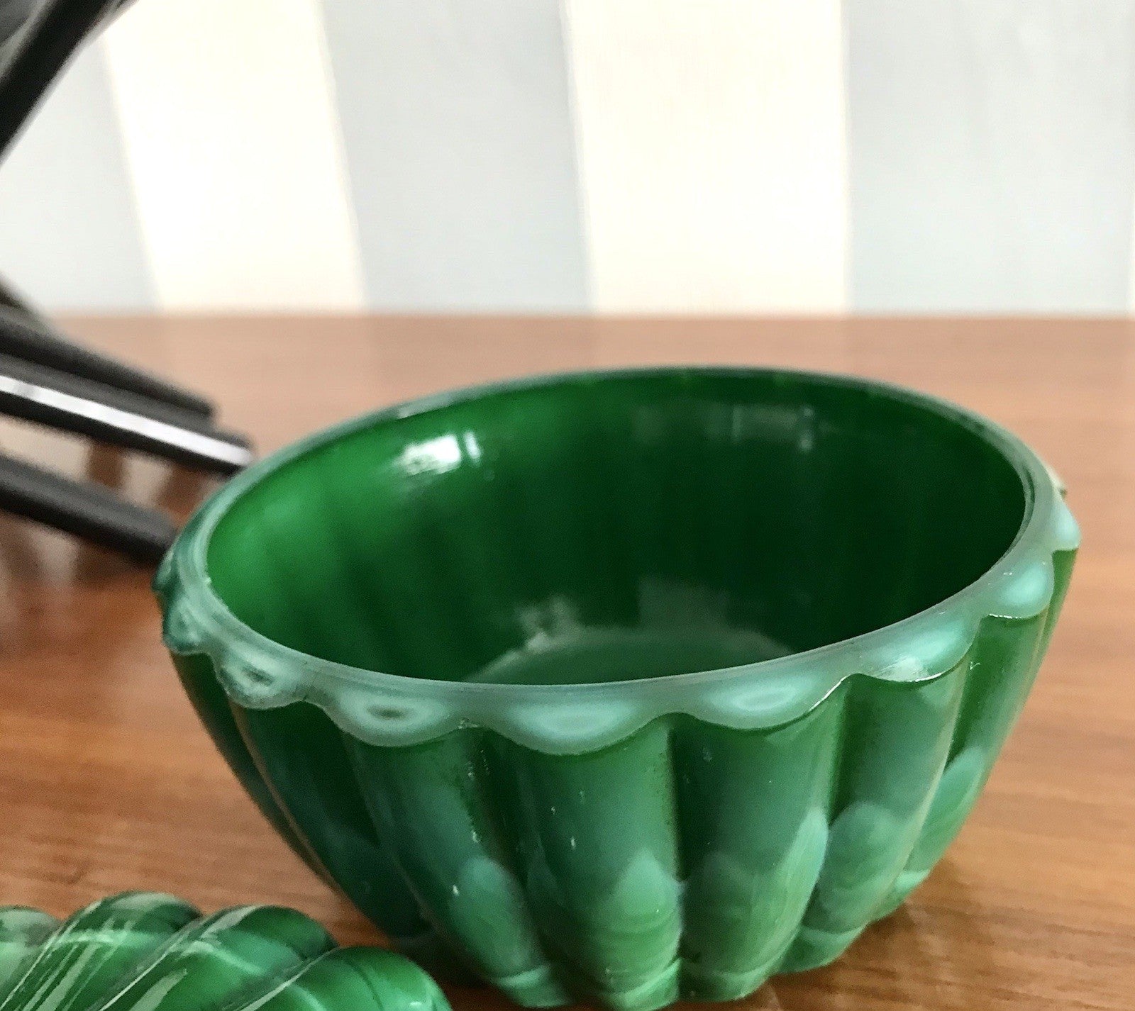Antik Art Déco Glas Glasdose Deckeldose Glas Malachitglas Böhmen