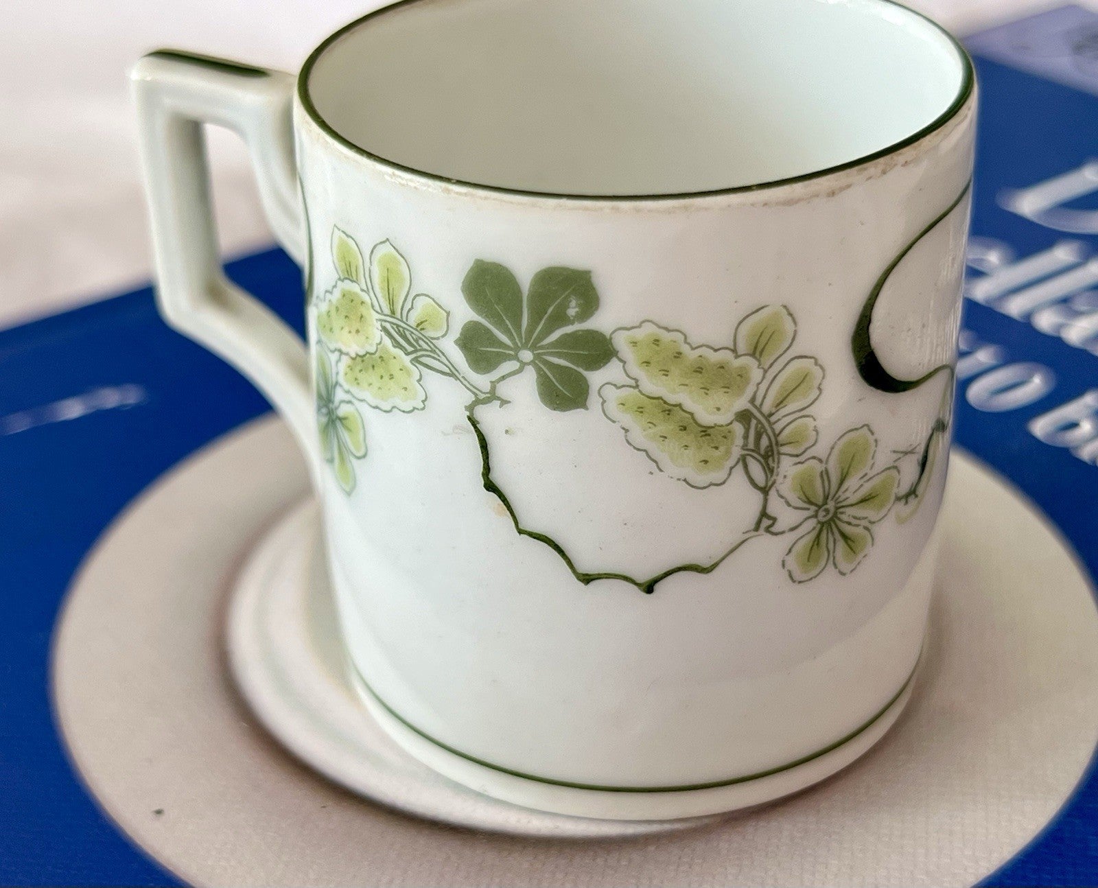 Antik Jugendstil Porzellan 1 (von 2)  Mokka Tasse Bloch Dr. Widera&Co fein