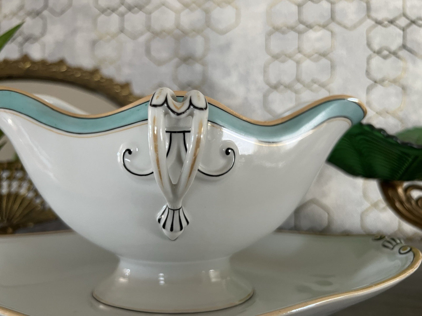 Antik Porzellan Sauciere Soßenschüssel weiß türkis goldbeige Porcelaine Paris?