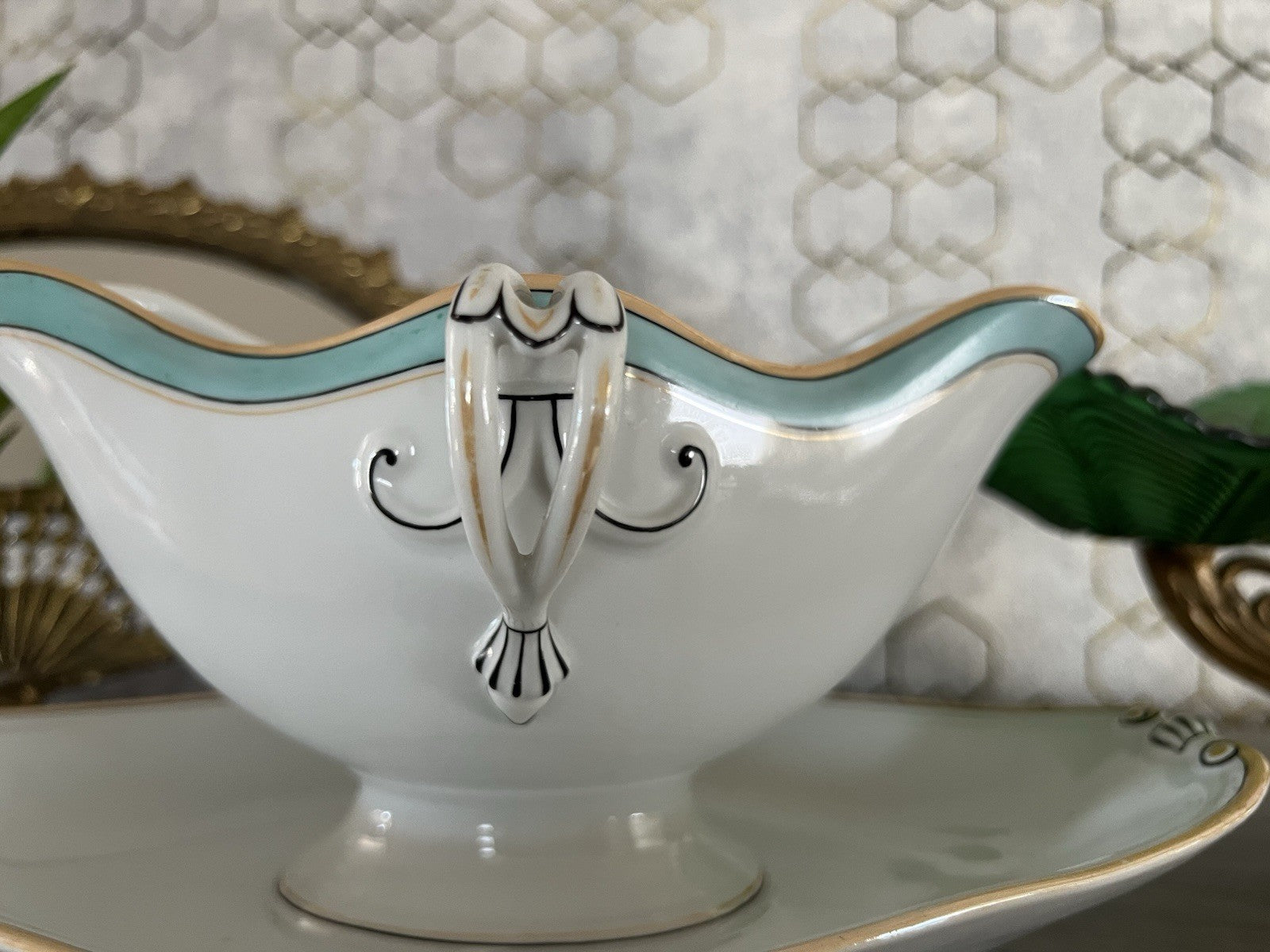Antik Porzellan Sauciere Soßenschüssel weiß türkis goldbeige Porcelaine Paris?