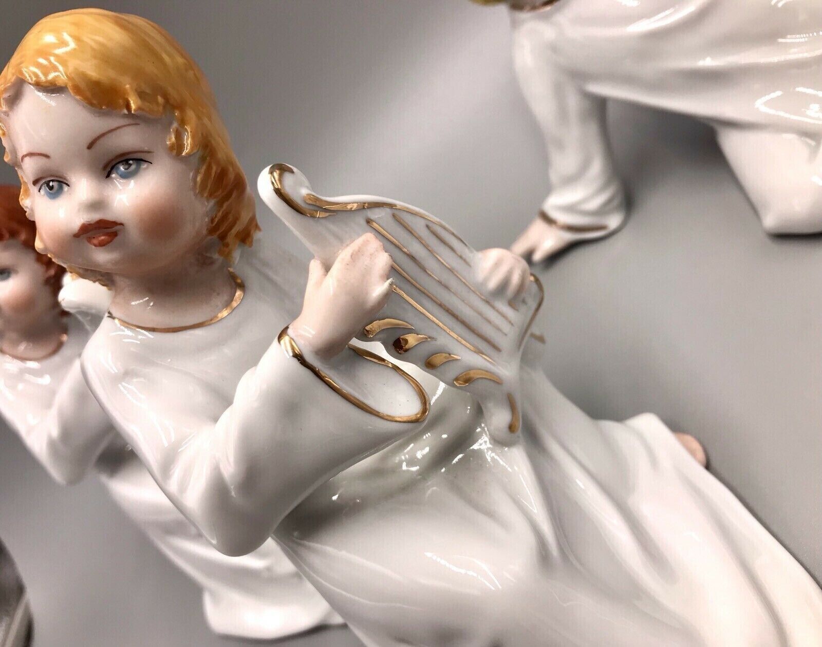 Weihnachten 2 ältere schöne 19 cm große Engel mit Harfe Porzellan Figuren