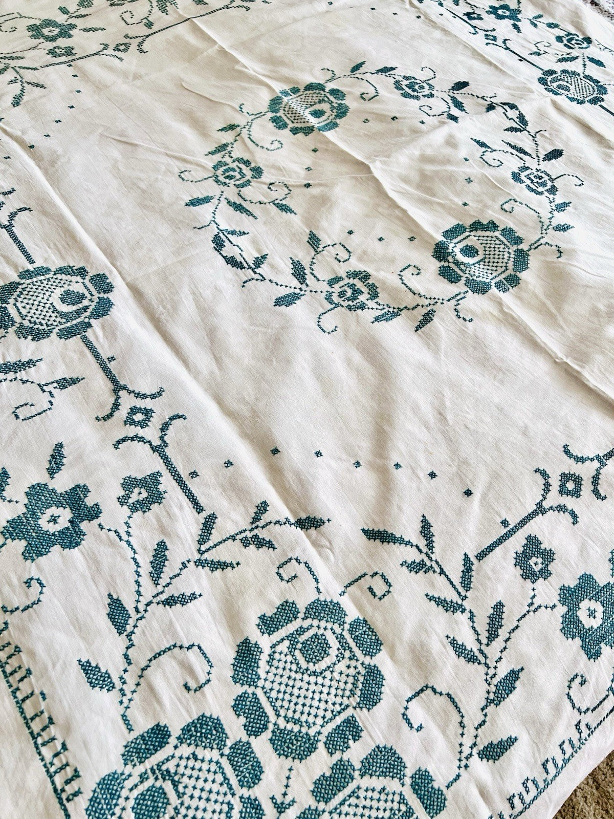 Antik Tischdecke  Art Dèco Stickerei bestickt weiß Blau Leinenmischung