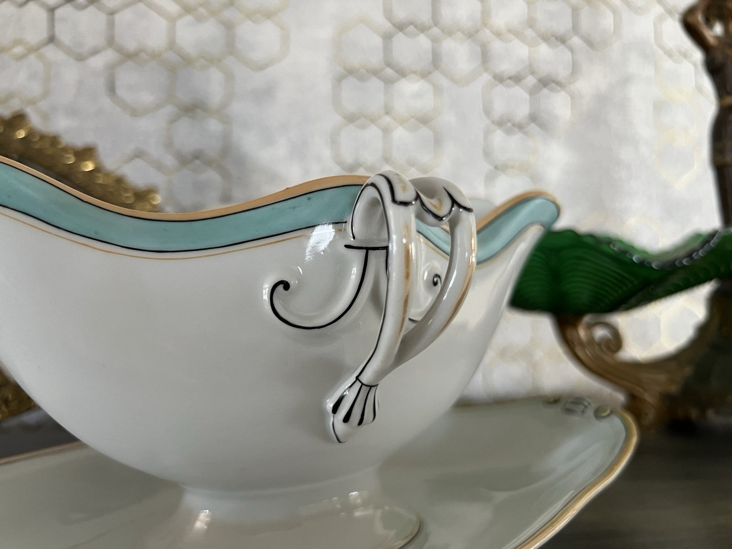 Antik Porzellan Sauciere Soßenschüssel weiß türkis goldbeige Porcelaine Paris?
