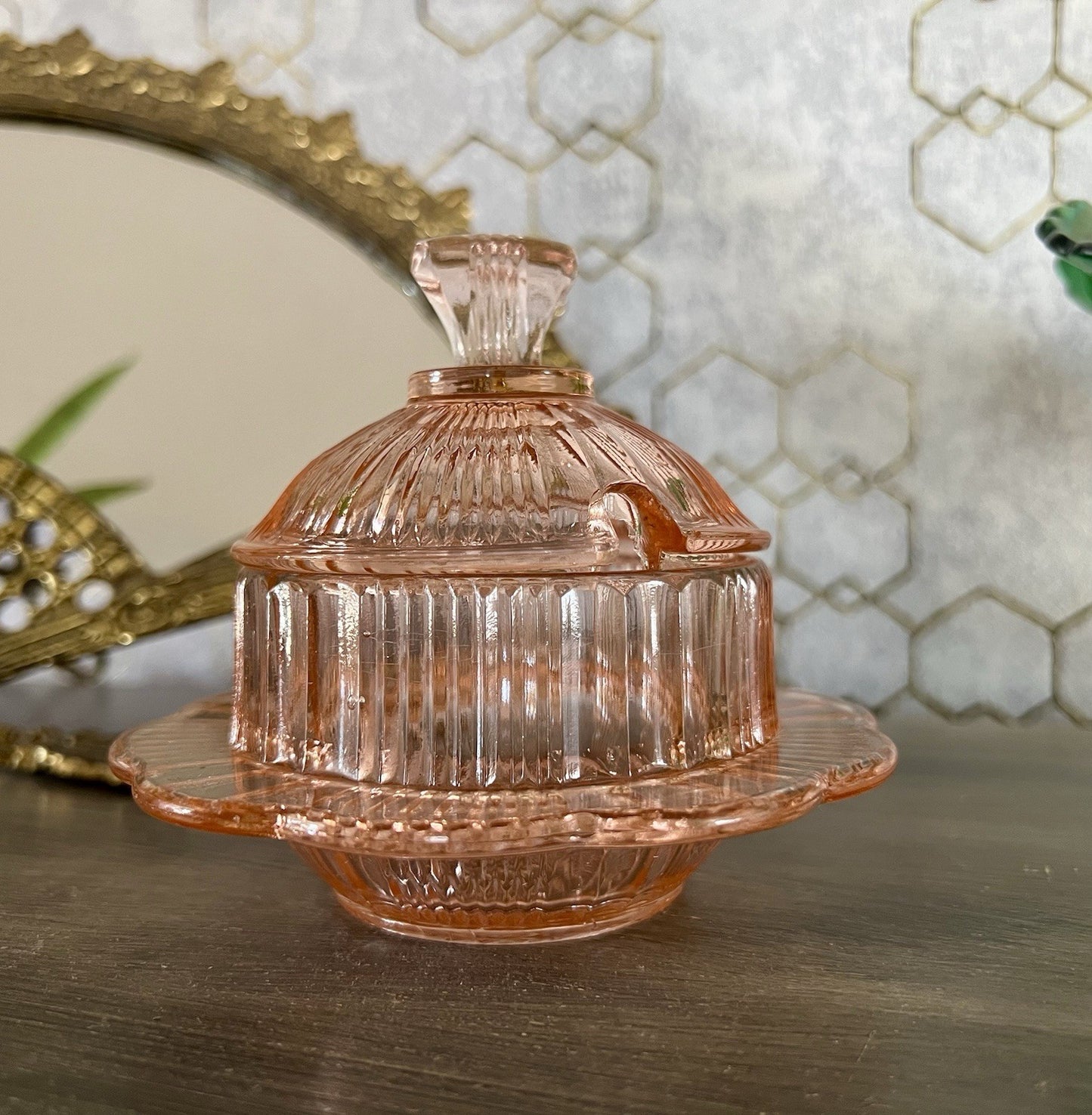 Antik Art Déco Glas Dose Honigdose Zuckerdose? Zierdose Pressglas Rosalin rosa