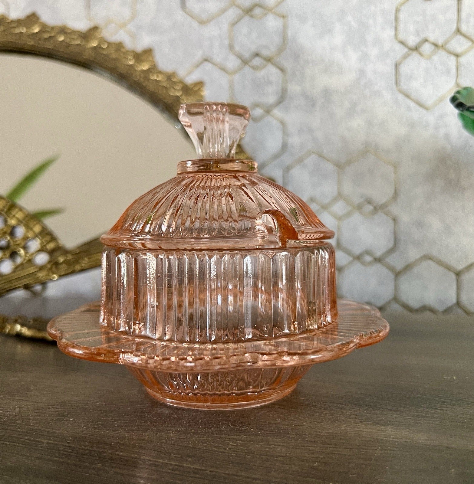 Antik Art Déco Glas Dose Honigdose Zuckerdose? Zierdose Pressglas Rosalin rosa