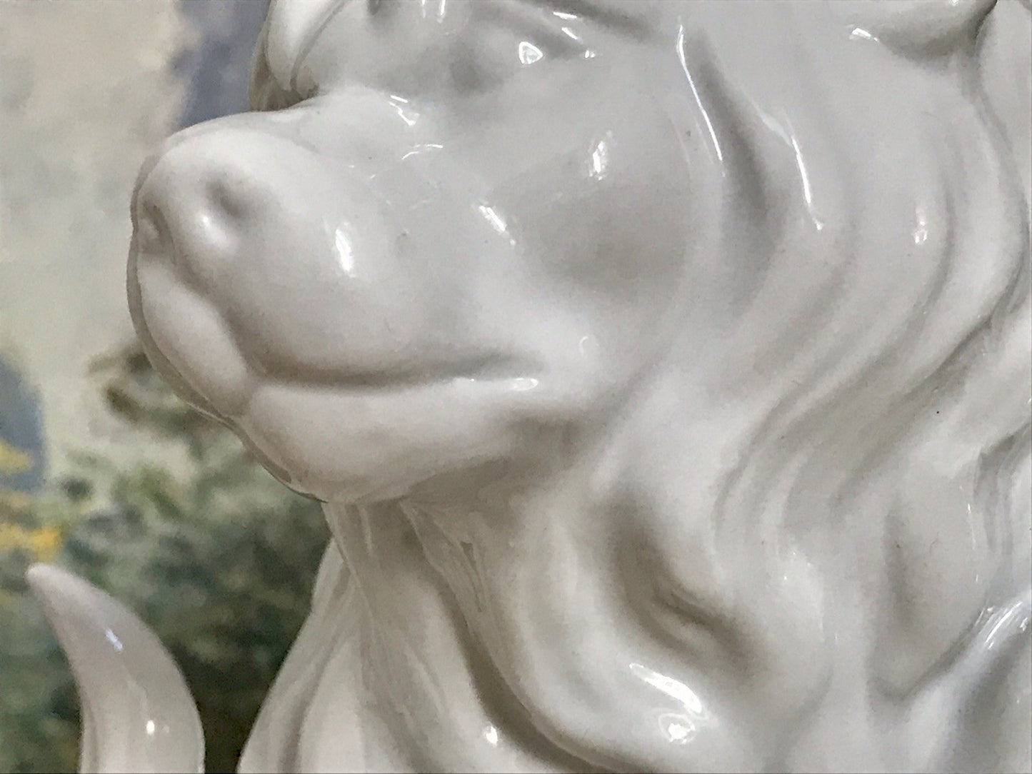 Antike Replik Porzellan Figur Löwe weiß auf Sockel Neundorf