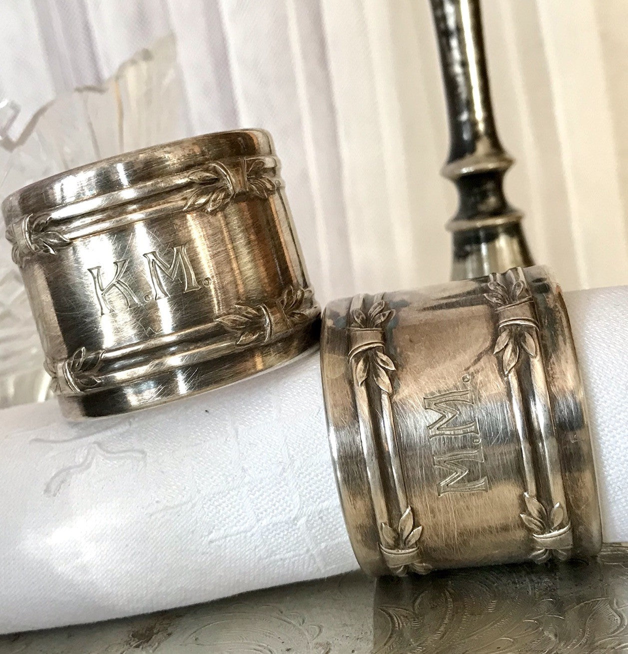 Antik 2 Serviettenringe Jugendstil MM KM Monogramm versilbert GJ