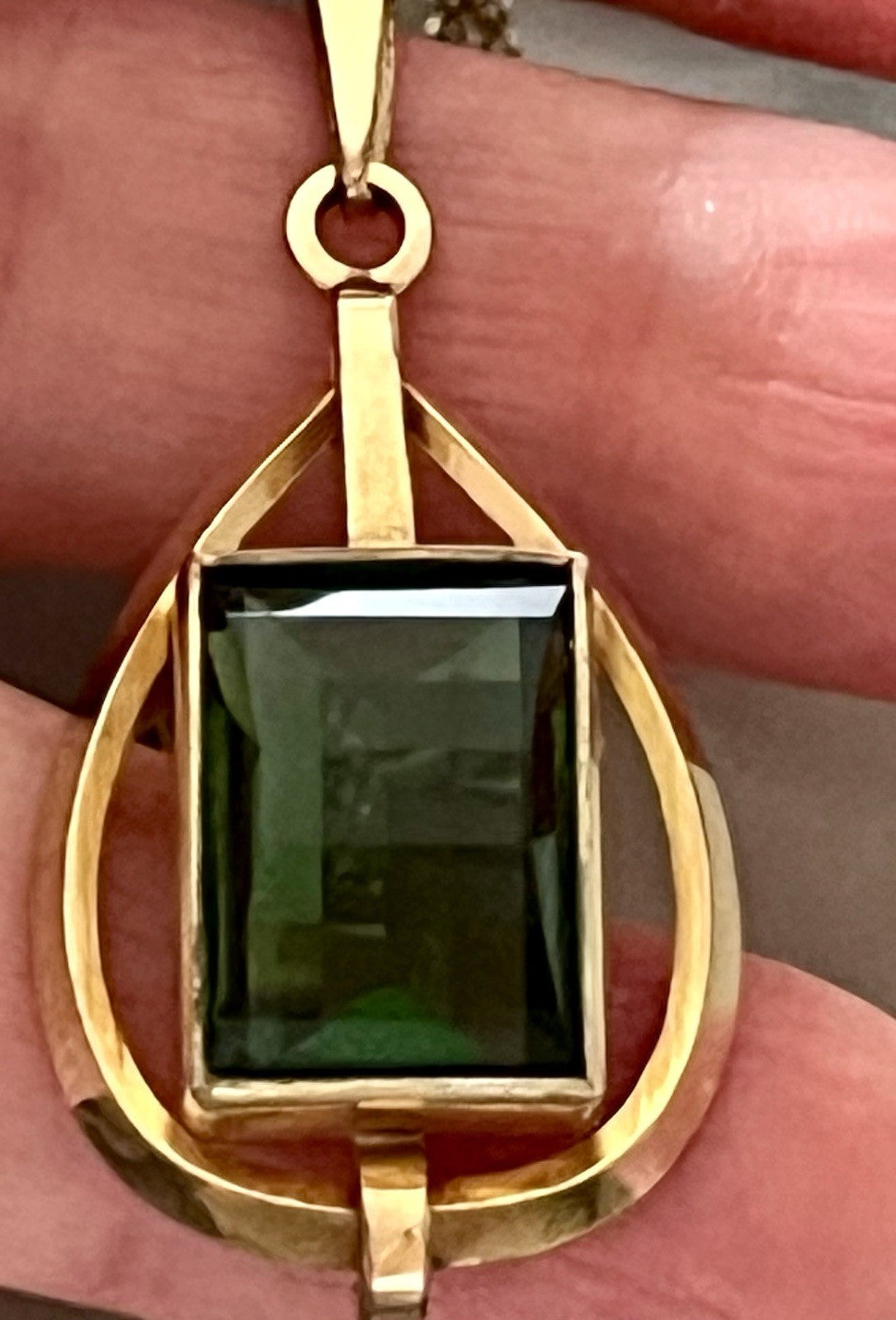 Vintage Designer Anhänger grüner Stein Amerik. Doublè vergoldet TeKa