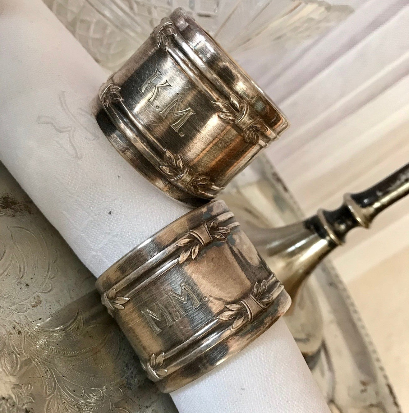 Antik 2 Serviettenringe Jugendstil MM KM Monogramm versilbert GJ