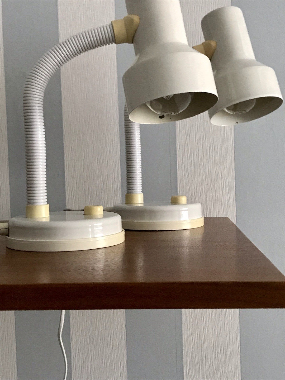 Vintage 70er 80er 2x Gelenkarm Tischleuchte Lampe Leuchte belgisch weiß