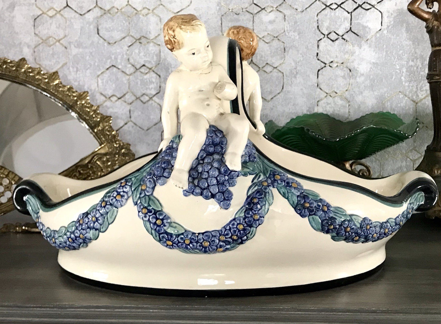 Antik Wilhelm Süß Karlsruher Majolika Keramik Korb Jardiniere Schale mit Putti