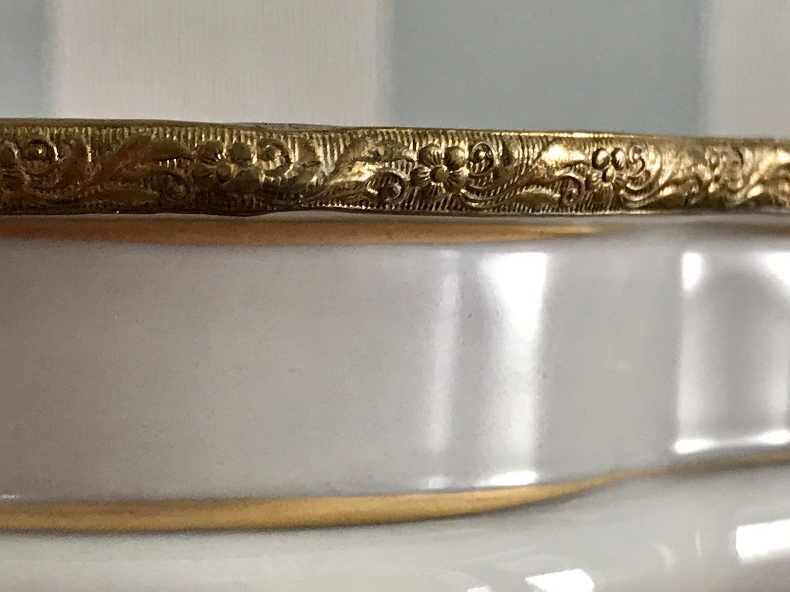 Antik Porzellan Puls Dose Deckeldose Deckel Schatulle teils bemalt Bronze?Montur
