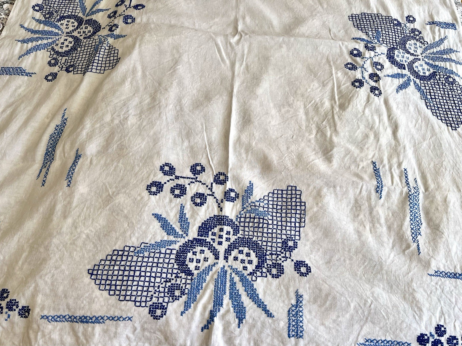 Antik Tischdecke  Art Deco Stickerei bestickt weiß Blau Leinenmischung 154x140