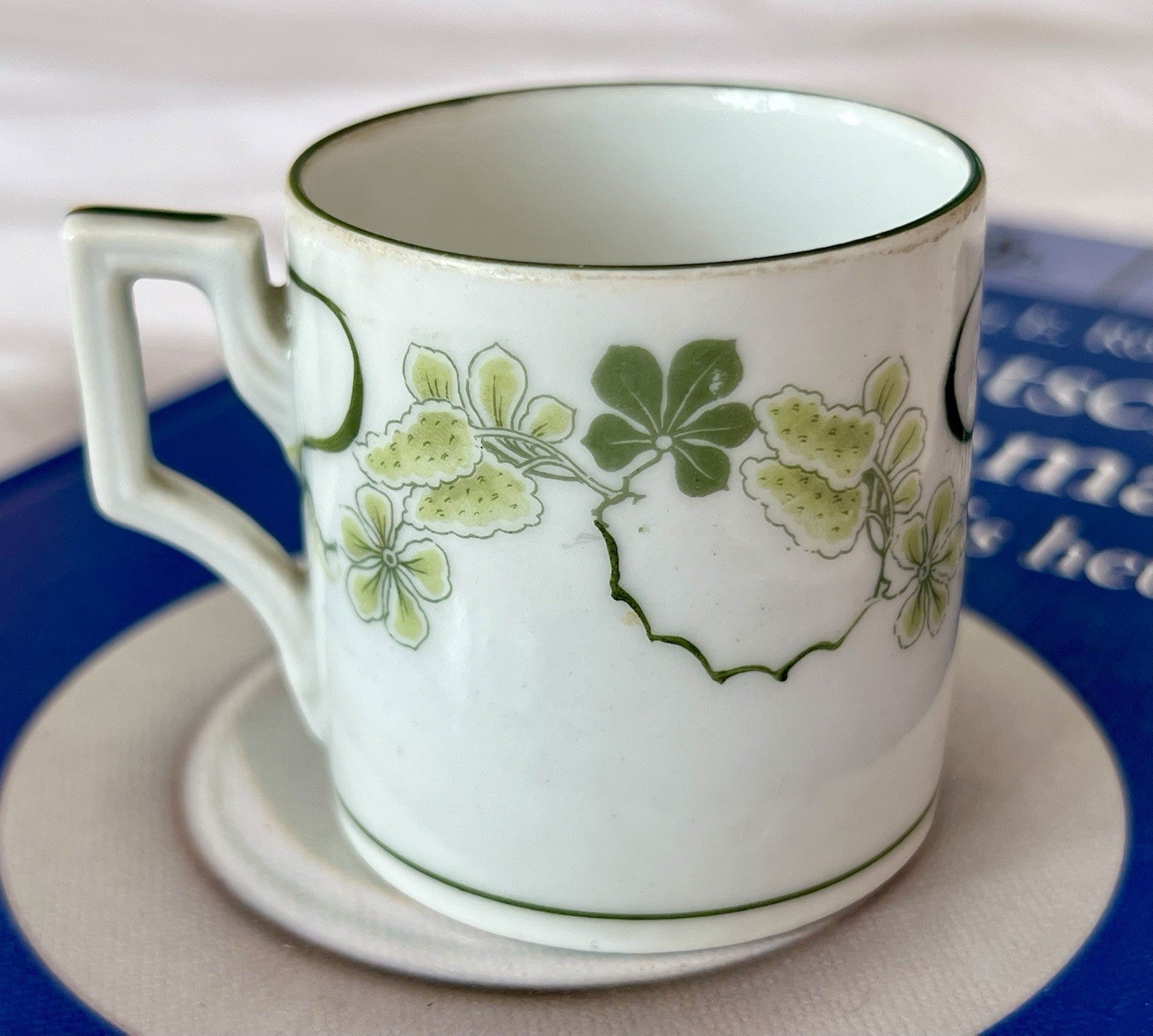 Antik Jugendstil Porzellan 1 (von 2)  Mokka Tasse Bloch Dr. Widera&Co fein