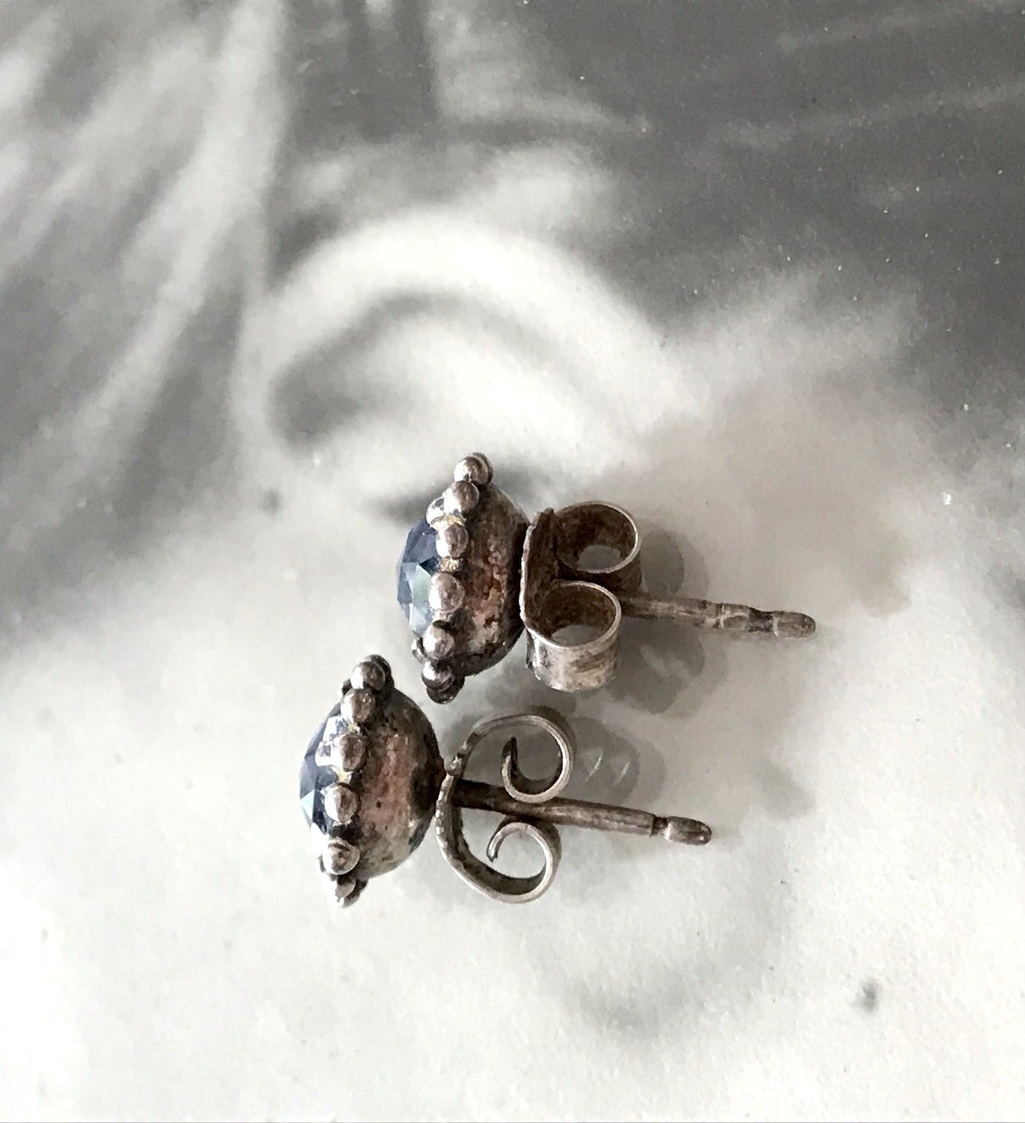 Vintage Ohrringe Ohrstecker DAMEN Silber blaue Steine Saphire? 925 Ohrstecker