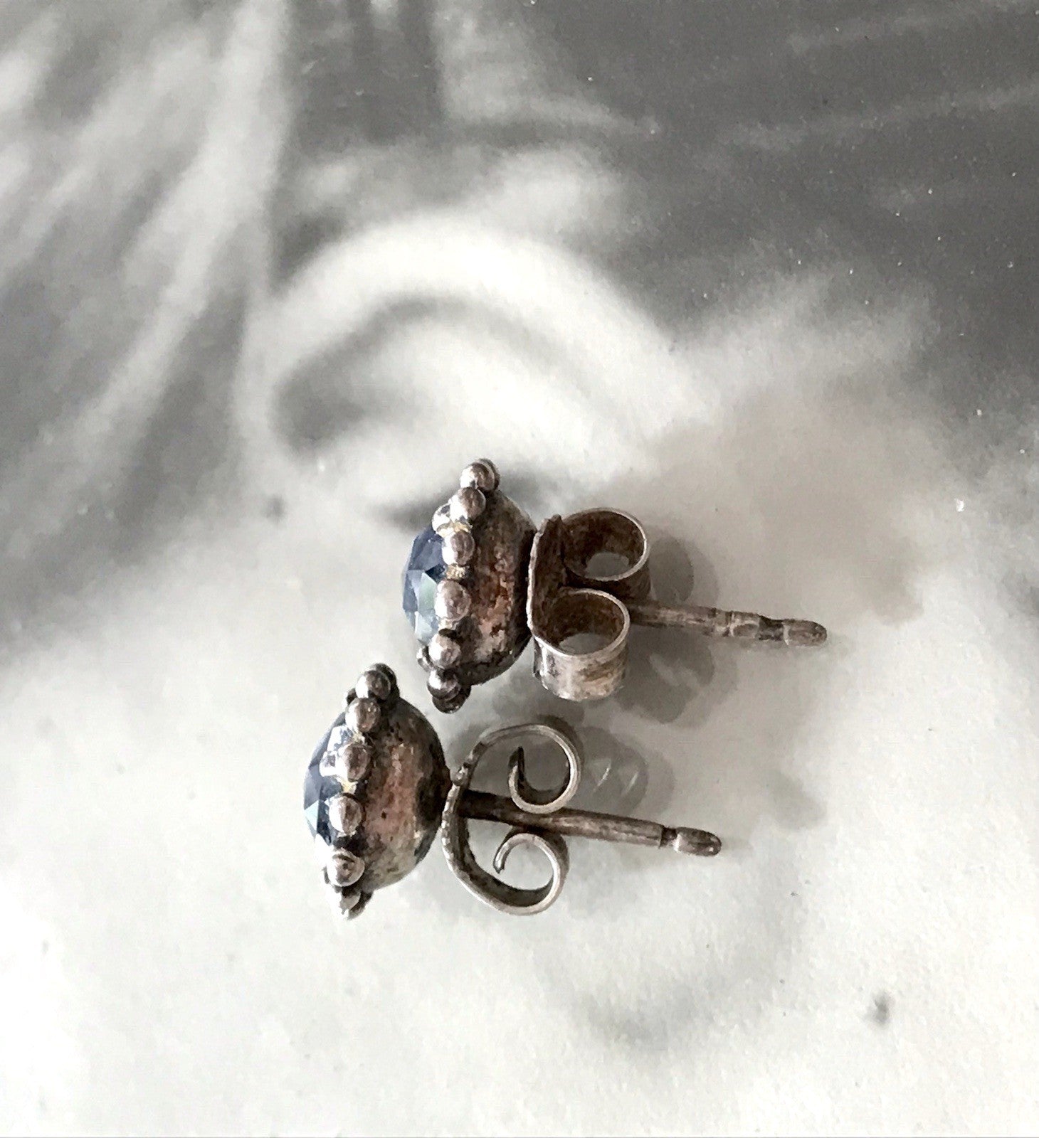 Vintage Ohrringe Ohrstecker DAMEN Silber blaue Steine Saphire? 925 Ohrstecker