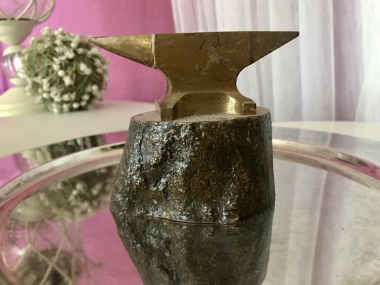 Vintage Mini Amboss Siemag Goldschmied Uhrmacher auf Sockel Brutalist Siegen