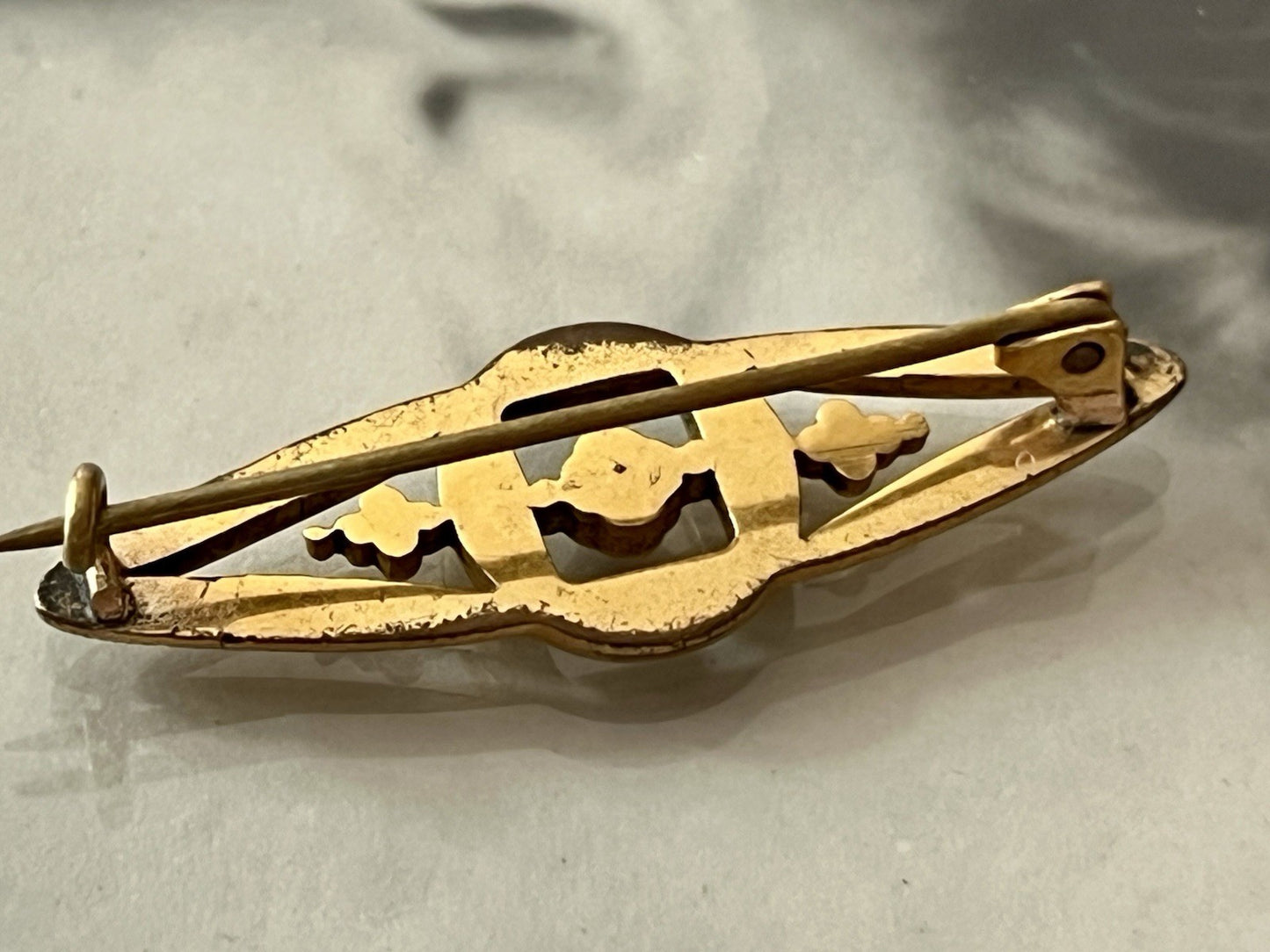 Antik Biedermeier Jugendstil Brosche rotgoldfarben roter Farbstein Walzgold