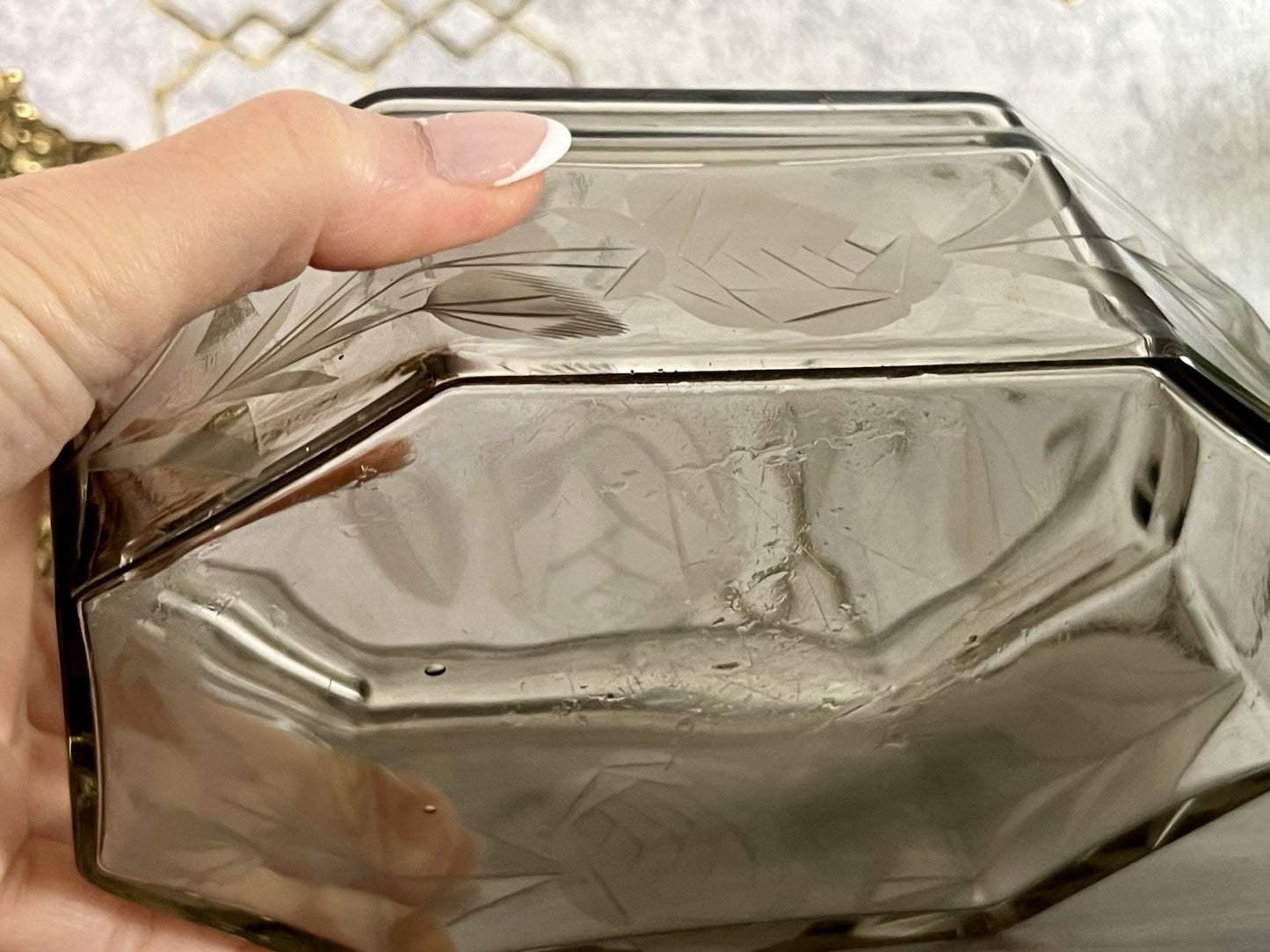 Antik Art Déco geschliffen Dose Schatulle Glas Rauchglas kantig Rosen-Motiv