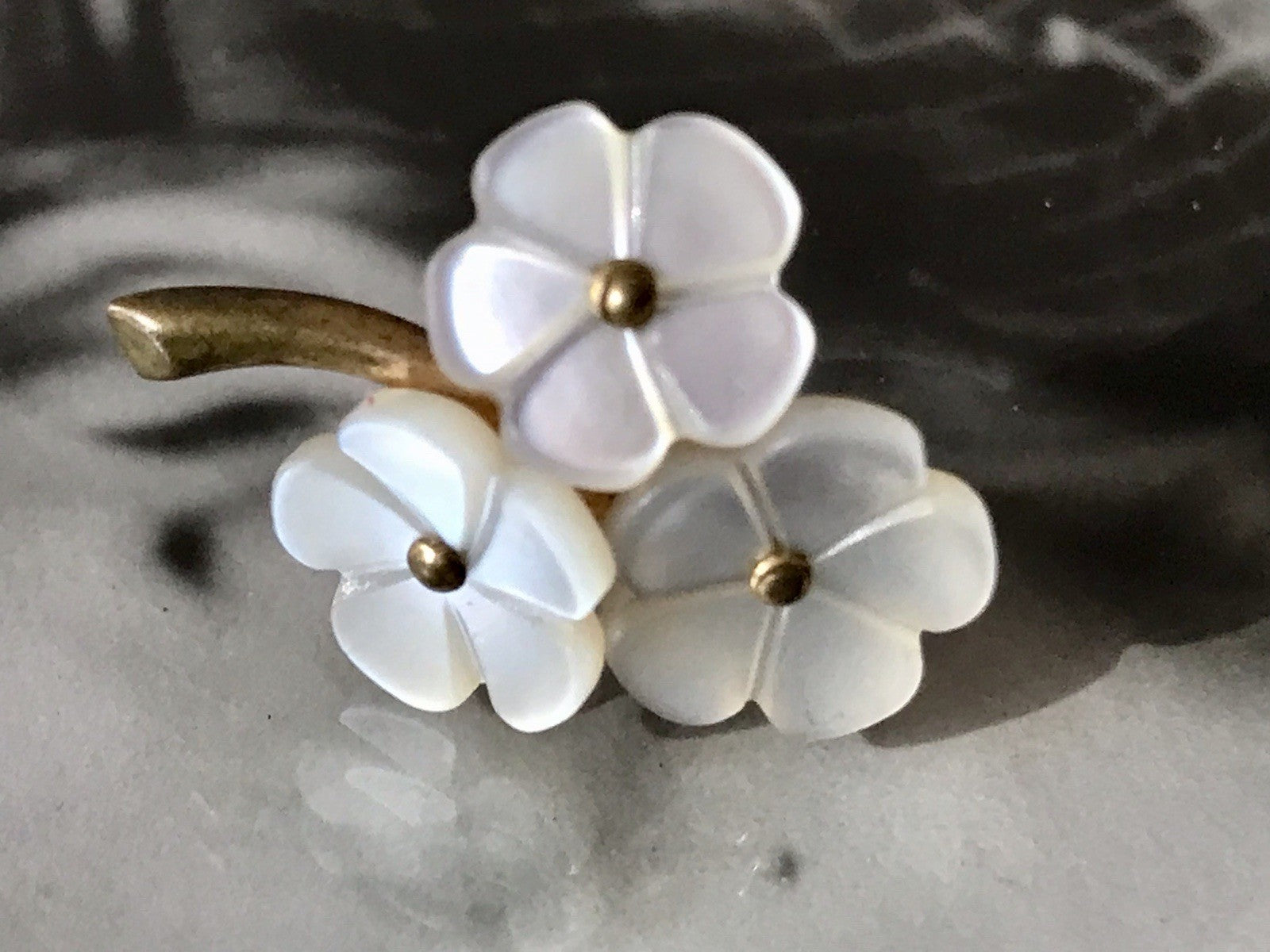 Vintage 50er Ohrclipse Ohrringe 3 weiße Blumen