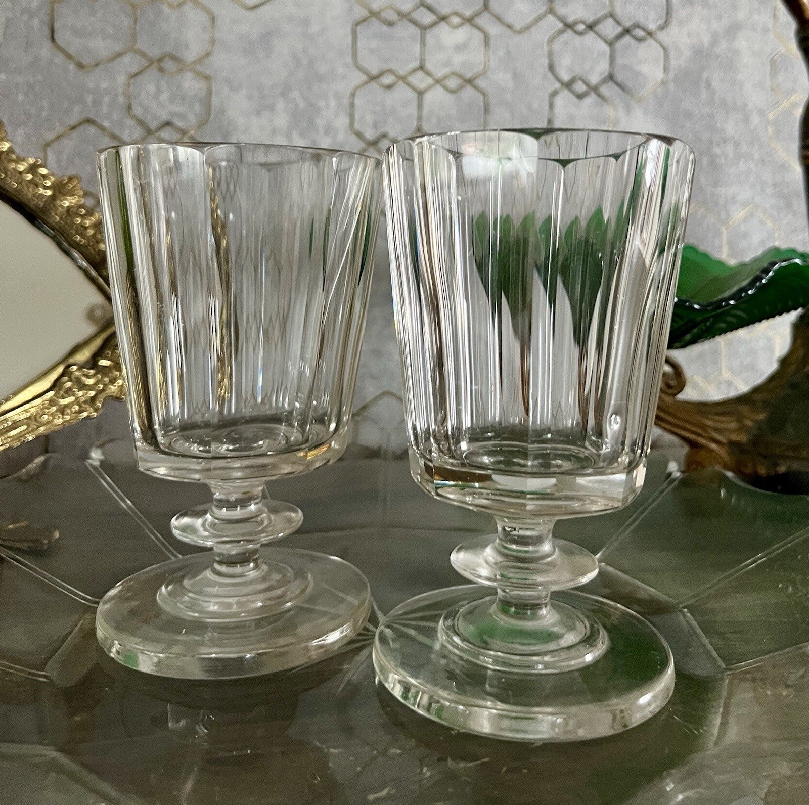 Antik 2 Biedermeier Weinbecher Edel oktagonal 8eckig Glas Weinkelch Schälschliff