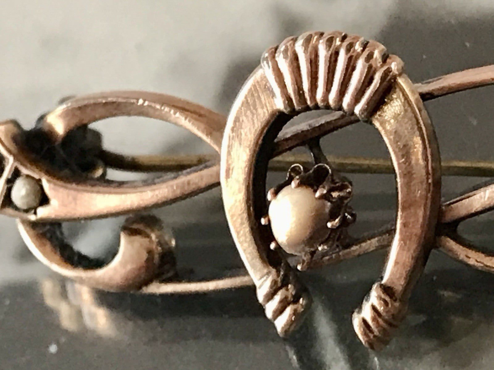 Antik Biedermeier Jugendstil Brosche rotgoldfarben Saatperlen Walzgold