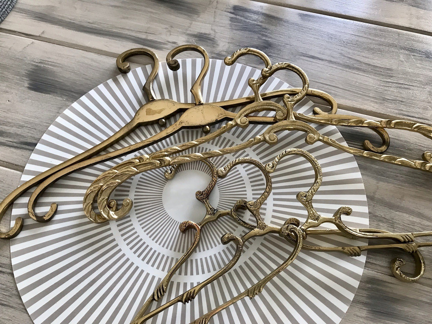 Antik? Alt Vintage 7 x  Kleiderbügel Messing massiv 3 Designs