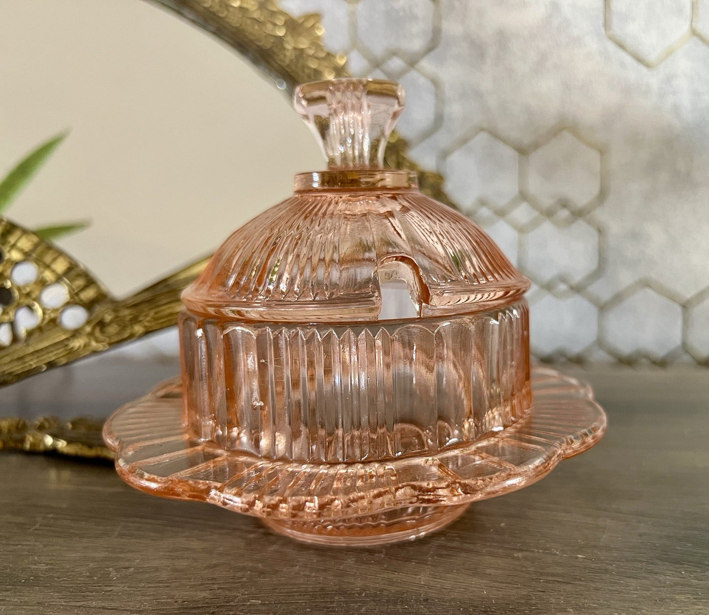 Antik Art Déco Glas Dose Honigdose Zuckerdose? Zierdose Pressglas Rosalin rosa